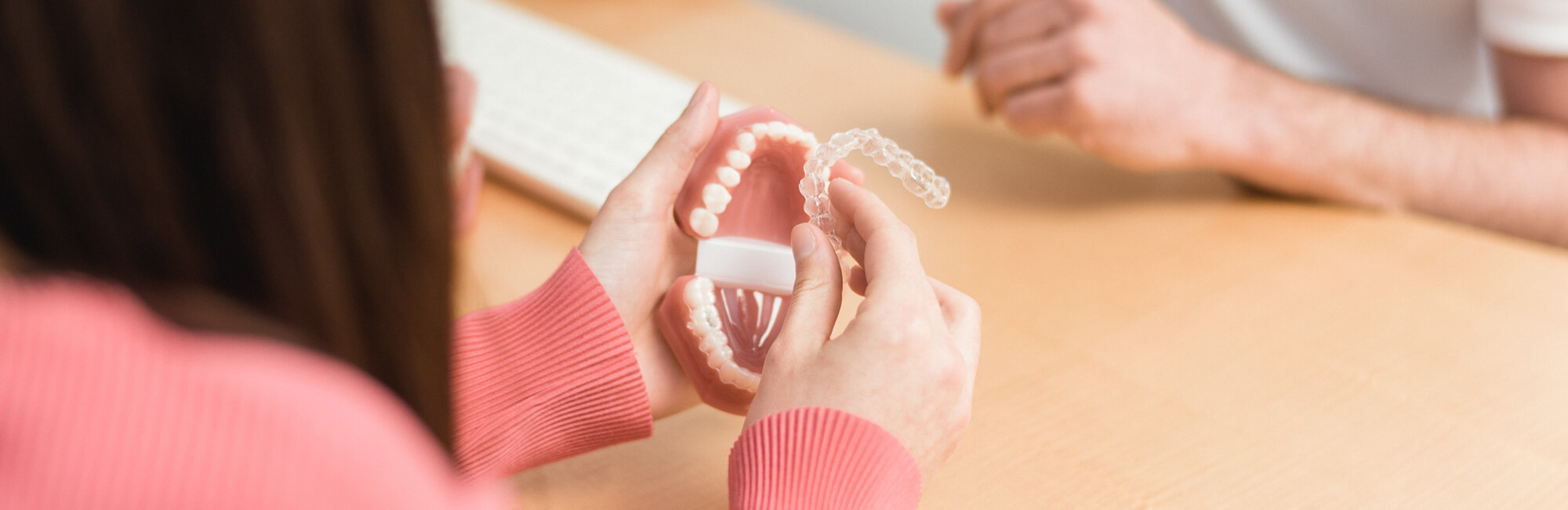 Invisalign Troisdorf – Zahnarzt Dr. Pfalzgraf – Slider Invisalign Troisdorf - Zahnarzt Dr. Pfalzgraf - Slider