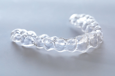 Invisalign Troisdorf – Zahnarzt Dr. Pfalzgraf – Zahnkorrektur mit durchsichtigen Schienen Invisalign Troisdorf - Zahnarzt Dr. Pfalzgraf - Zahnkorrektur mit durchsichtigen Schienen